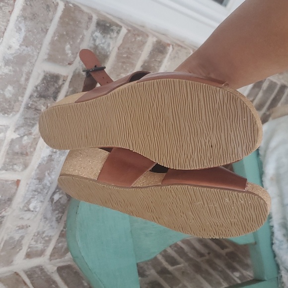 Eric Michael Leather and Cork Elevated Wedges - Picture 4 of 5